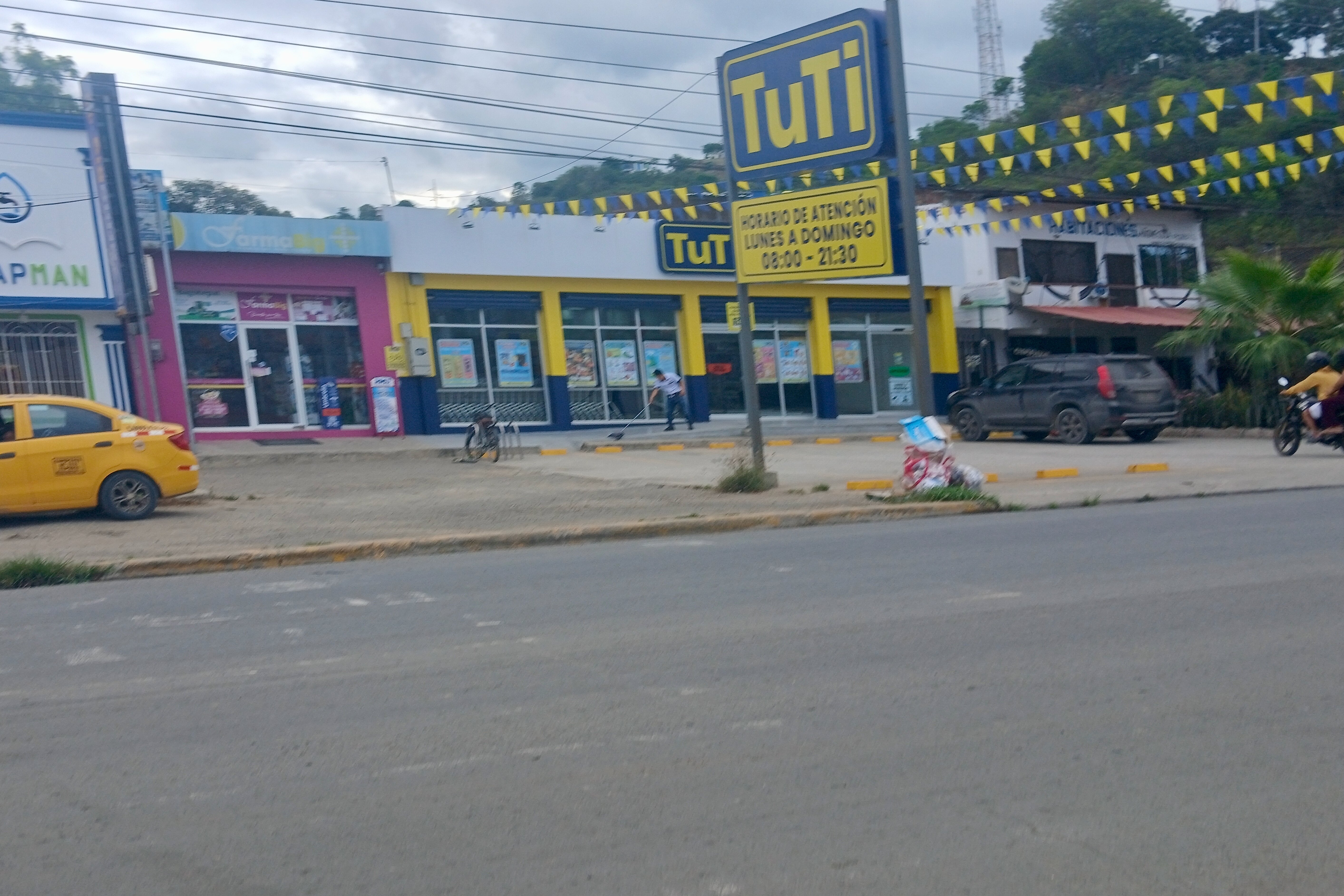 Tuti grocery store